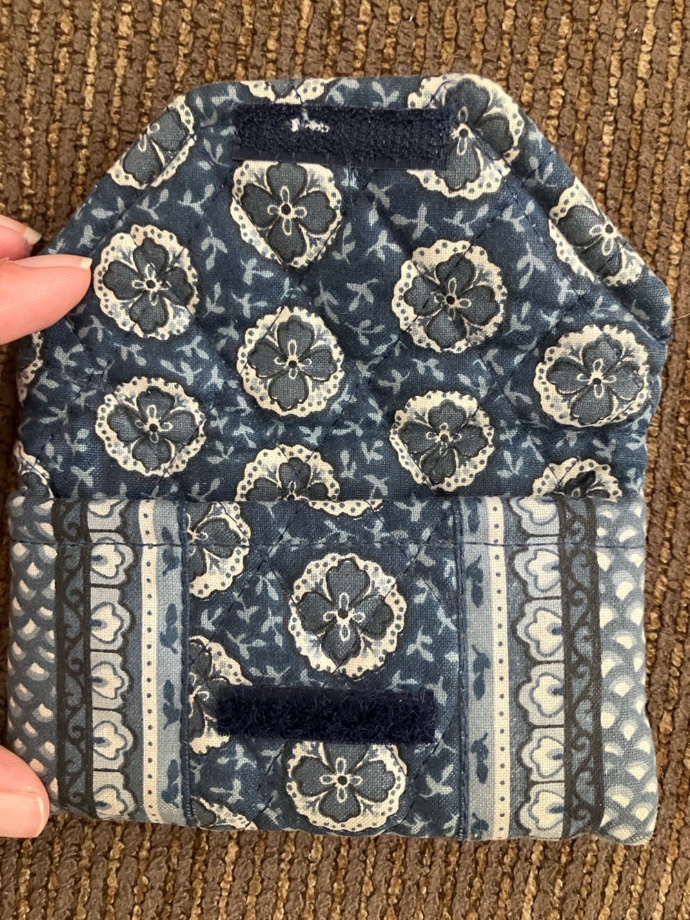 Vera Bradley Navy and Cream Quilted Card Holder - Picture 4 of 4